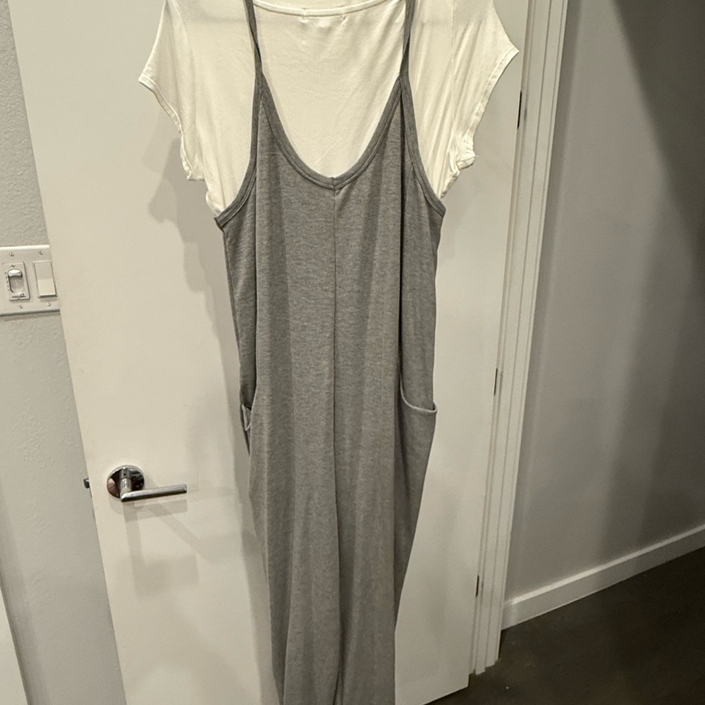 Sincerely Jules Gray and White Ensemble